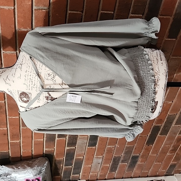 Maurices NWT size medium sage green top - Picture 3 of 7